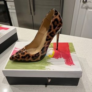 Size 8 women’s high heels